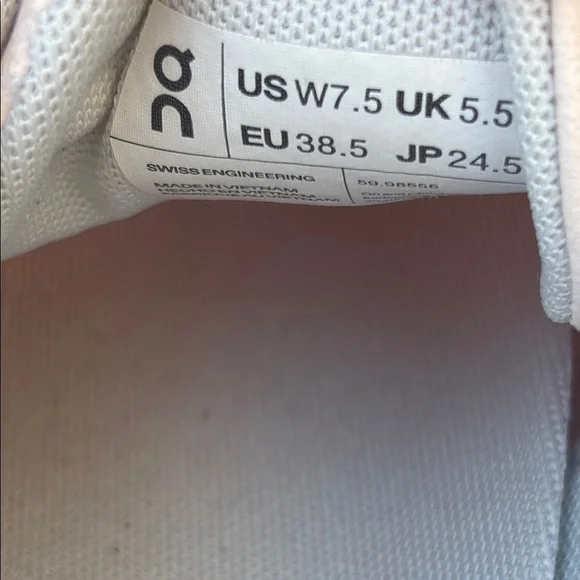 On Running Women's Blush Pink Shoes Sneakers in Size 7.5 - Picture 7 of 8